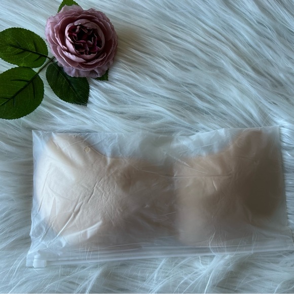 Amazon 2 Pairs Blackless Adhesive Bra- Size D - Picture 2 of 3